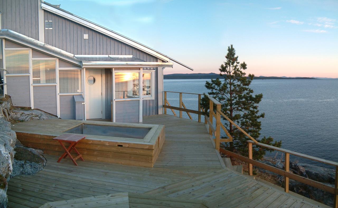 Bed and Breakfast Lotsstugan I Haernoesand Экстерьер фото