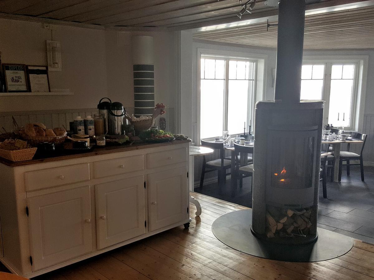 Bed and Breakfast Lotsstugan I Haernoesand Экстерьер фото