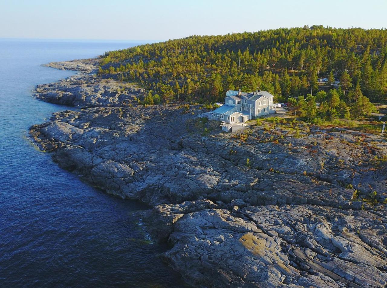 Bed and Breakfast Lotsstugan I Haernoesand Экстерьер фото